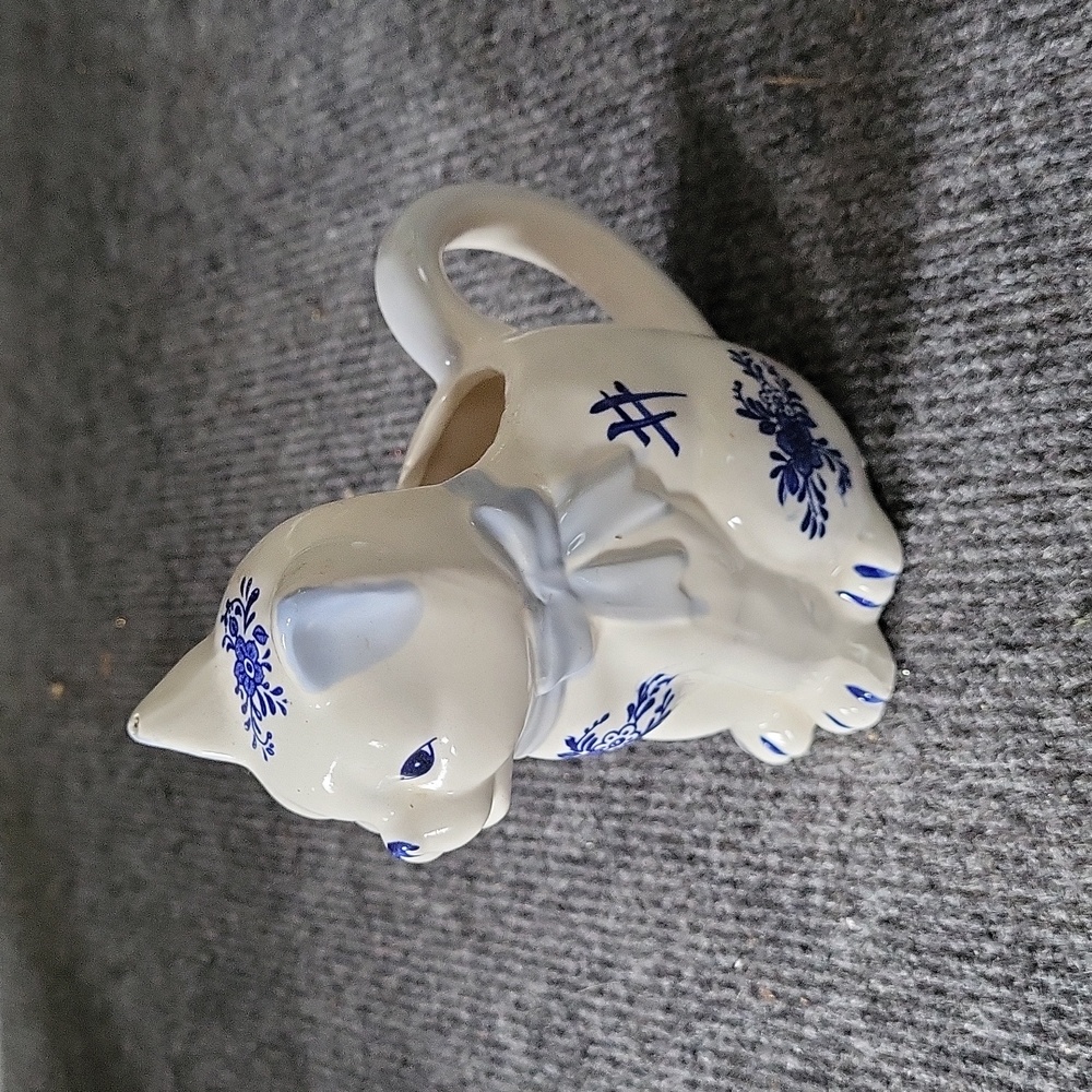 Delft cat creamer pitcher